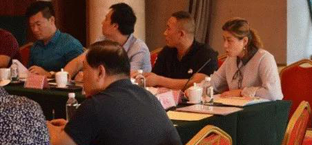 山东省石材行业协会八届三次会长办公会暨全省石材行业新旧动能转换交流座谈会在长清召开
