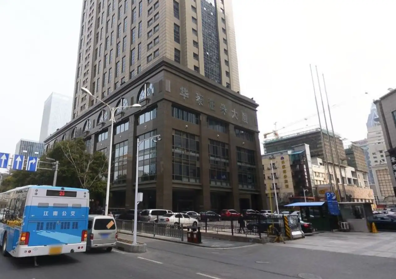 华泰证券大厦实景1